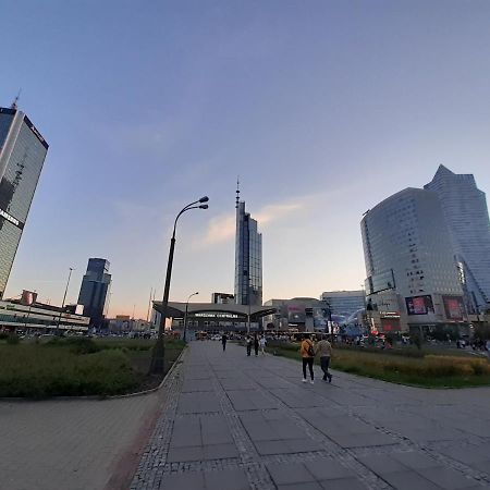 ワルシャワCentrum Zlote Tarasy Metro Rondo Onz Balkonアパートメント エクステリア 写真