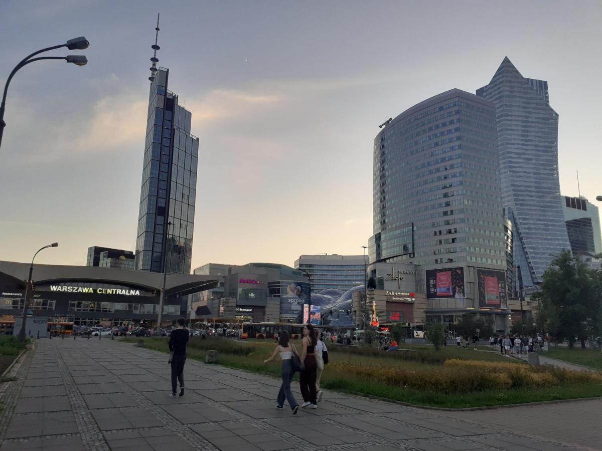 ワルシャワCentrum Zlote Tarasy Metro Rondo Onz Balkonアパートメント エクステリア 写真