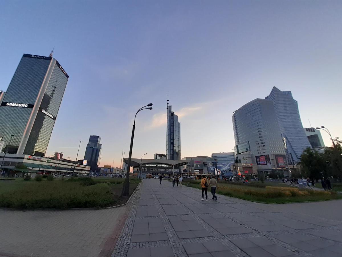 ワルシャワCentrum Zlote Tarasy Metro Rondo Onz Balkonアパートメント エクステリア 写真